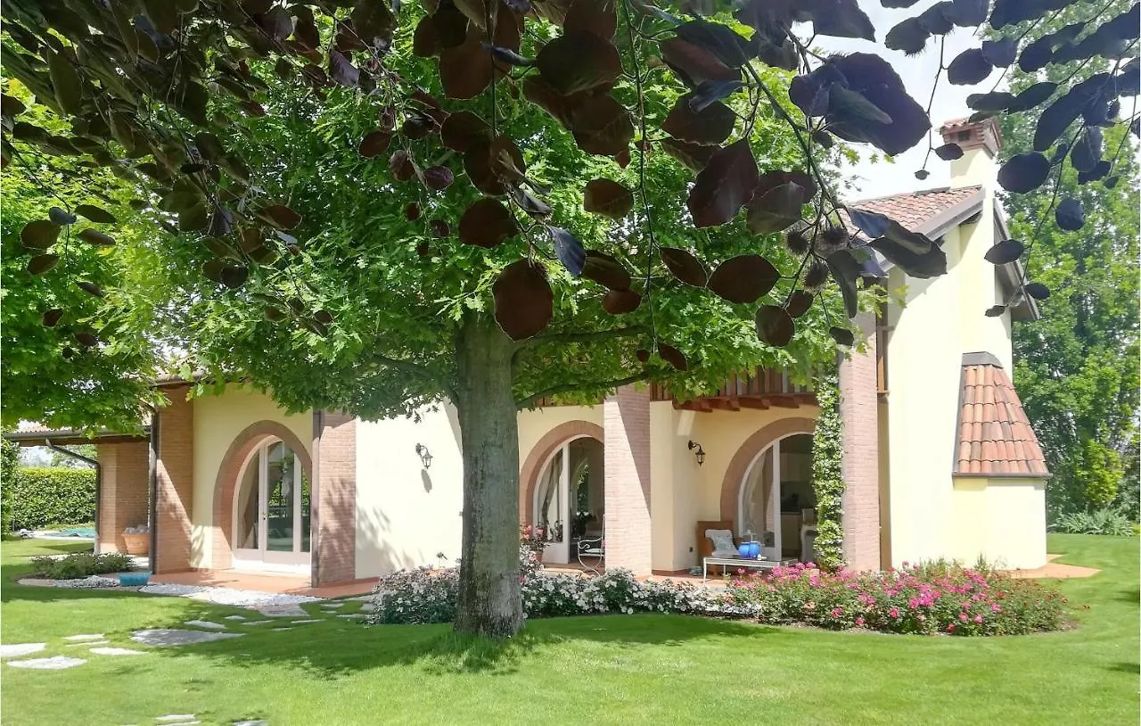 Holiday home 5 Bedroom Cozy Home In Fanzolo Di Vedelago Fonzolo Italy