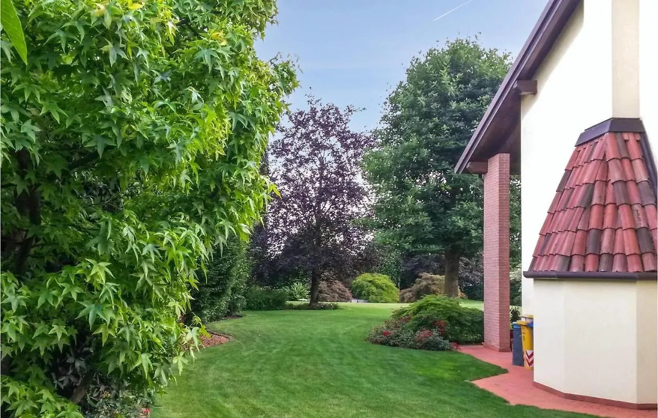 5 Bedroom Cozy Home In Fanzolo Di Vedelago Fonzolo